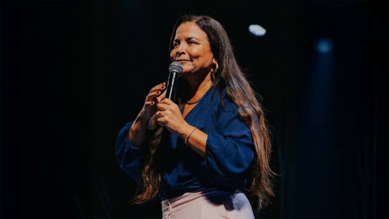 andreia vermont emociona vitoria com uma noite de lucidez afeto e reflexoes sobre proposito