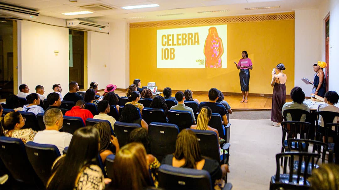 iob celebra 5 anos com formatura de alunos e mulheres na jornada de lideranca feminina