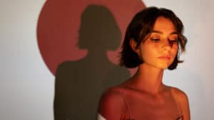 solidao invisivel cresce entre mulheres e já afeta saude fisica e emocional