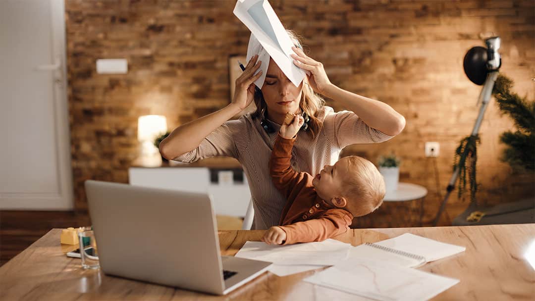 todos os chapeus da mulher o peso invisivel de dar conta de tudo