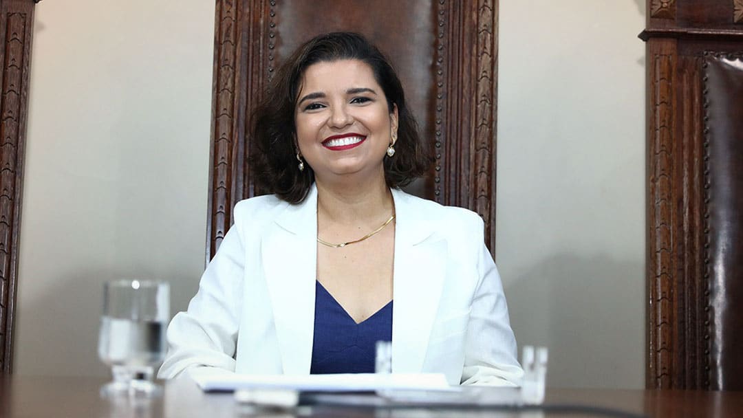 diretora do conselho das mulheres toma posse na assembleia