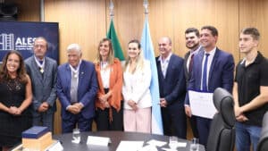 assembleia legislativa do es homenageia cientista brasiileira e equipe que pesquisa polilaminina