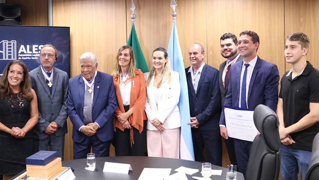 assembleia legislativa do es homenageia cientista brasiileira e equipe que pesquisa polilaminina