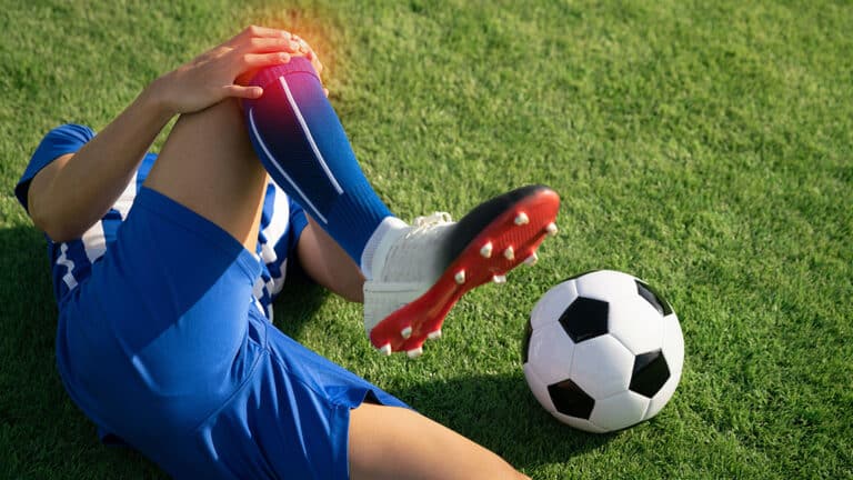 em clima de copa do mundo especialista alerta para os cuidados com lesoes musculares e a importancia da recuperacao adequada