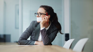 o silencio que custa caro por que tantas mulheres deixam de buscar seus direitos trabahistas