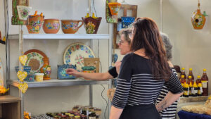 quarta feira de ceramica e decoracao do espirito santo celebra o feito a mao e a tradicao capixaba em jardim camburi