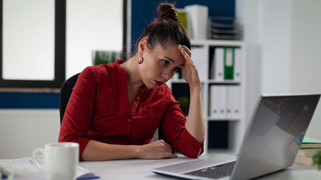 acoes por burnout crescem 400 por cento e reforcam debate sobre saude mental nas empresas