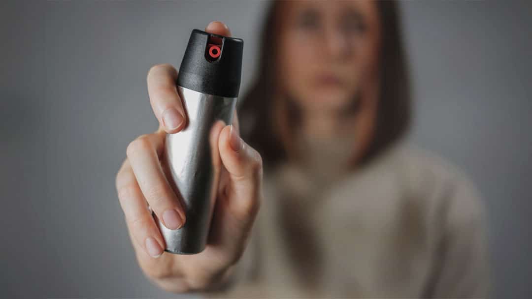 spray de pimenta protege mulheres contra agressoes mas exige cuidados com os olhos