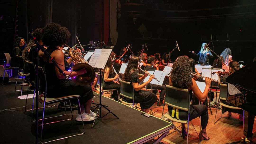 filarmonica de mulheres do espirito santo apresenta cantos de luz e sombras as faces do amor no teatro ufes