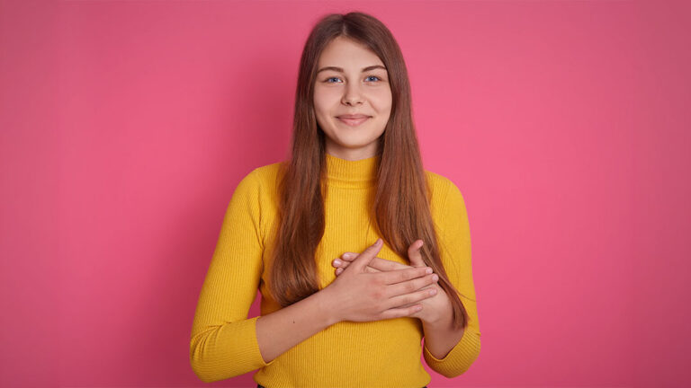 cancer de mama em mulheres jovens fatores hormonais e metabolicos entram no debate sobre prevencao