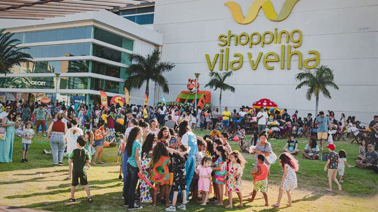 piquenique com ladybug e cat noir e atracao especial de dia das criancas no shopping vitoria